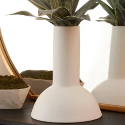 Tara Vase