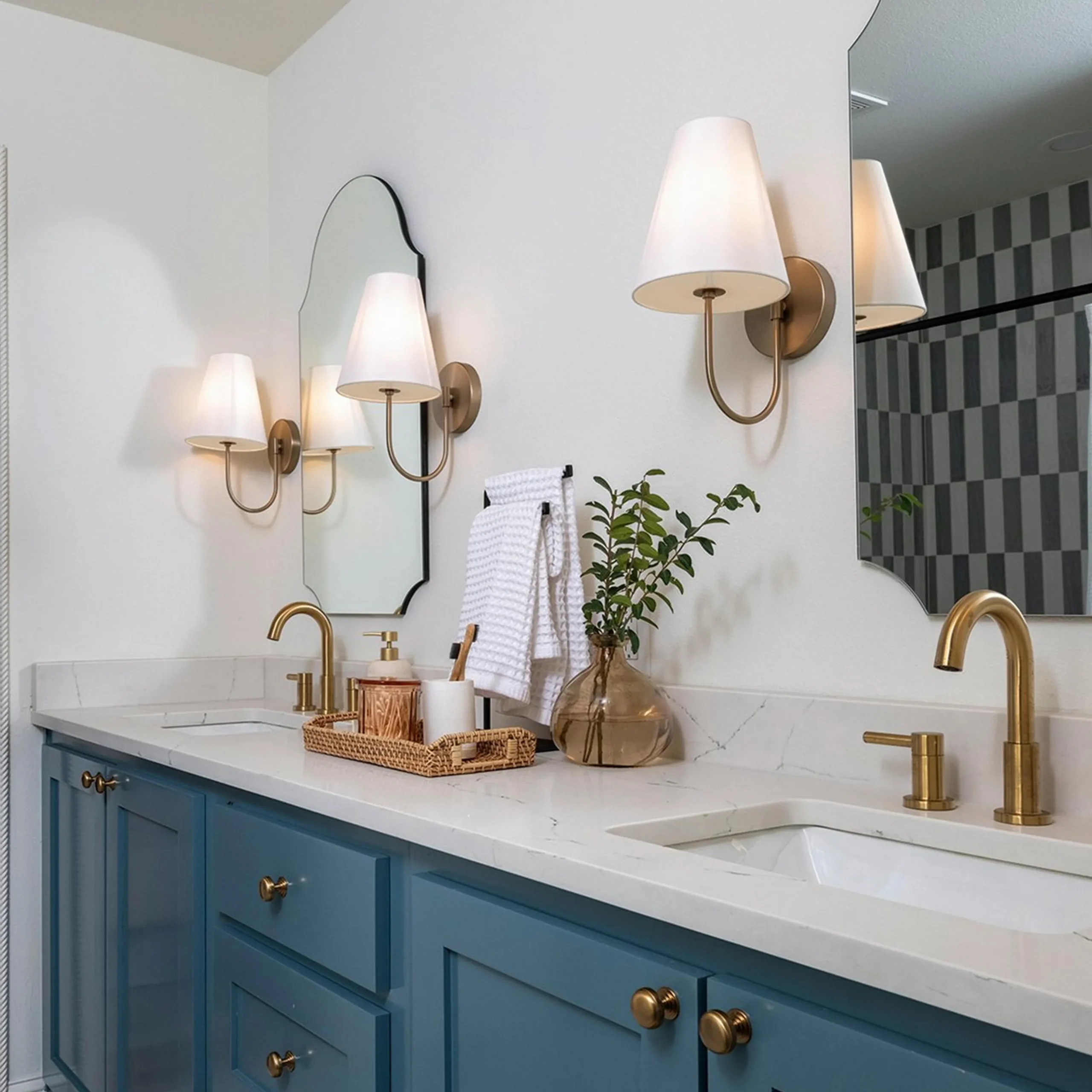 Thyia Sconce