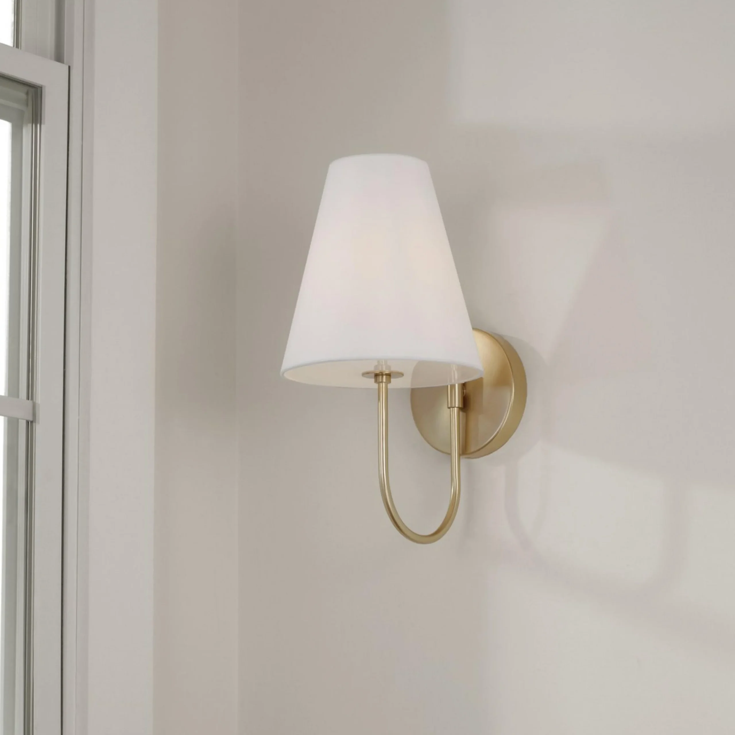 Thyia Sconce