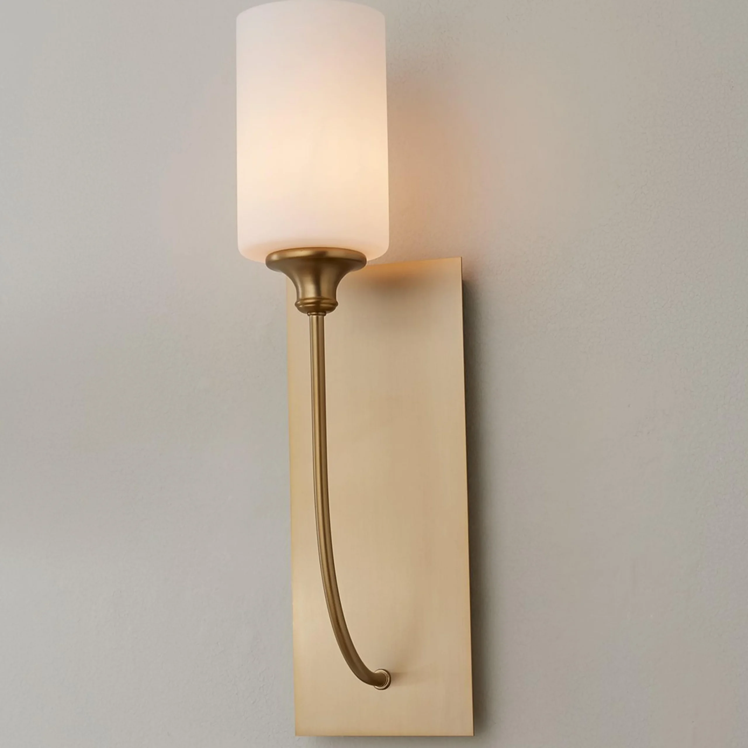 Tracie Curved Sconce