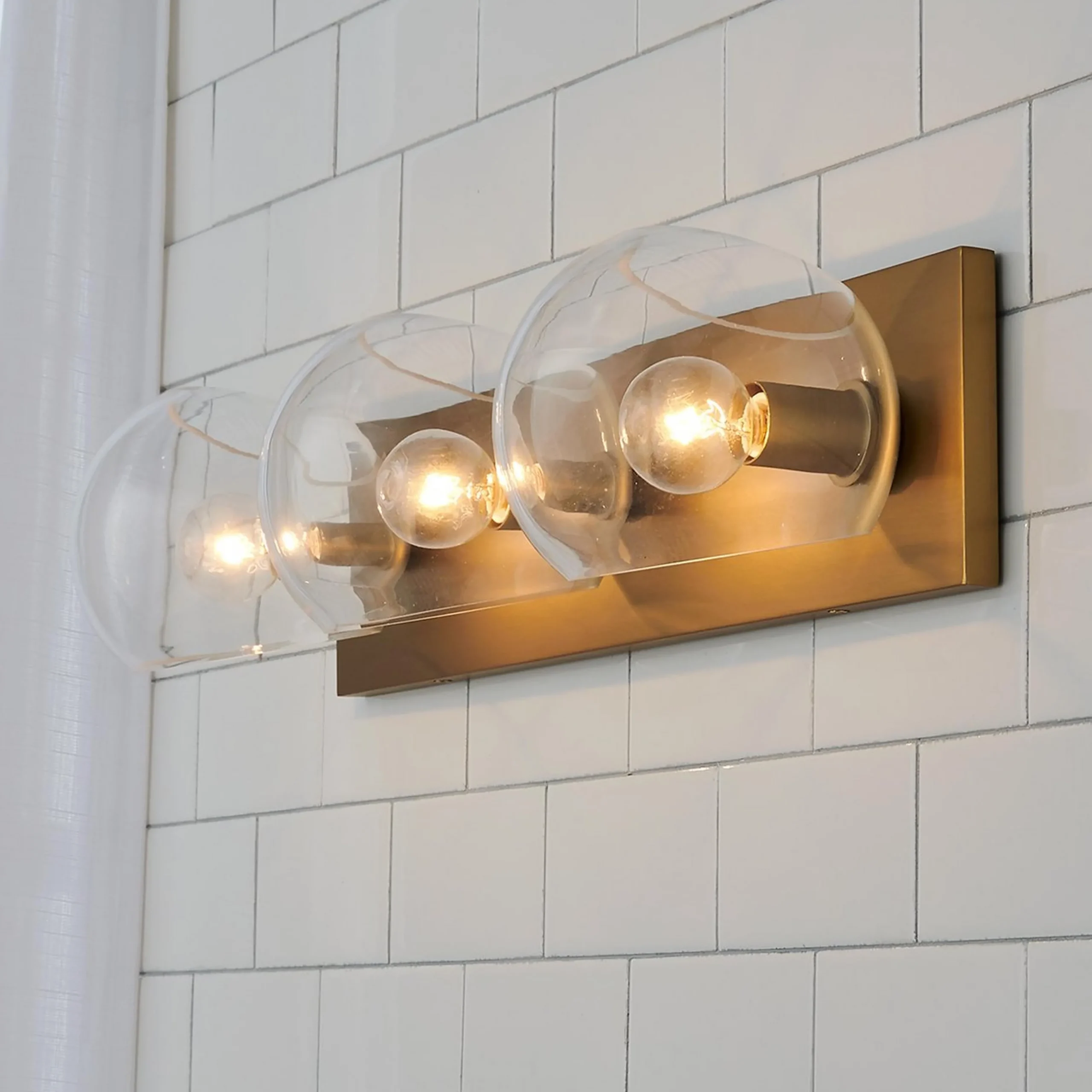Xaviero Glass Vanity Light - 3 Light - Clear
