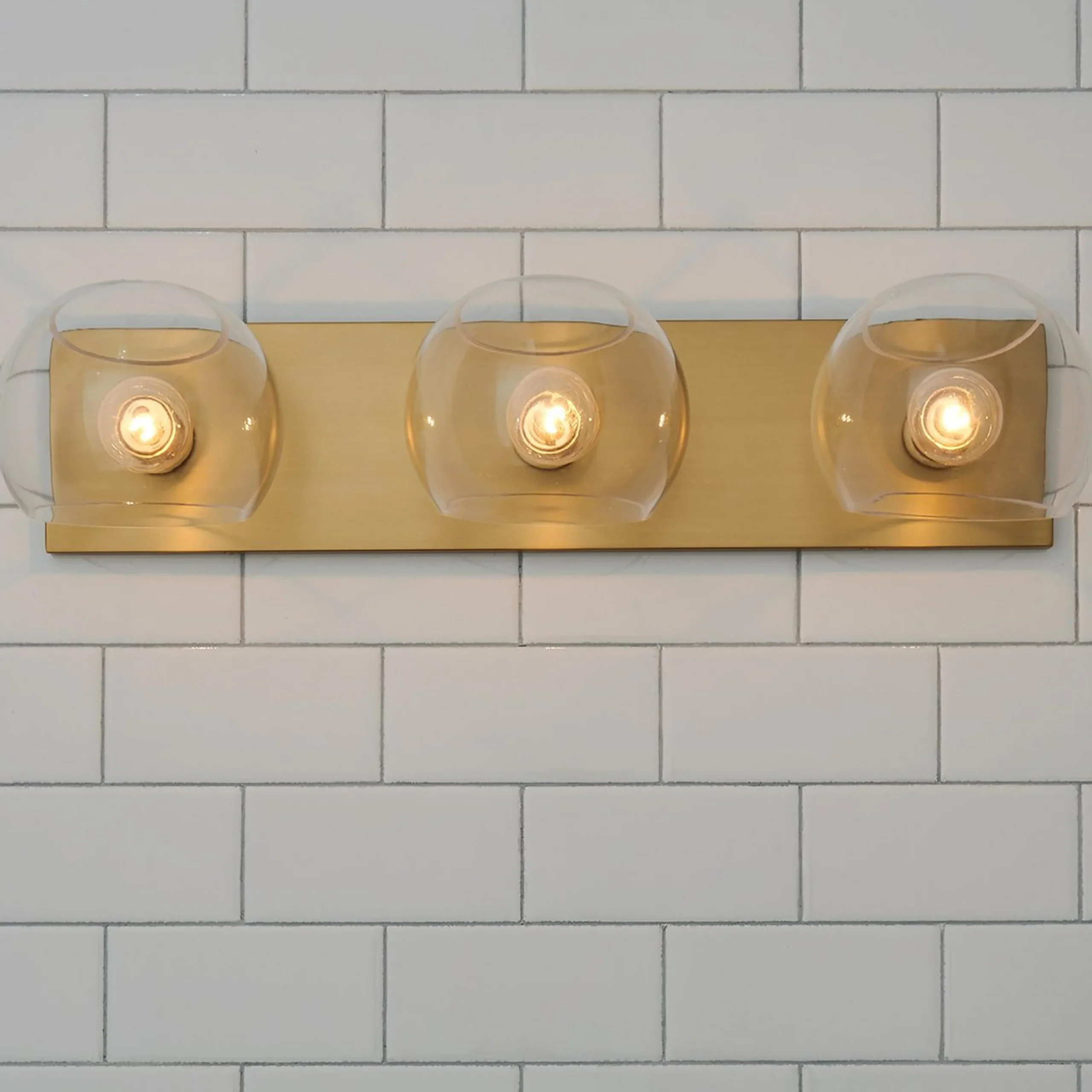 Xaviero Glass Vanity Light - 3 Light - Clear